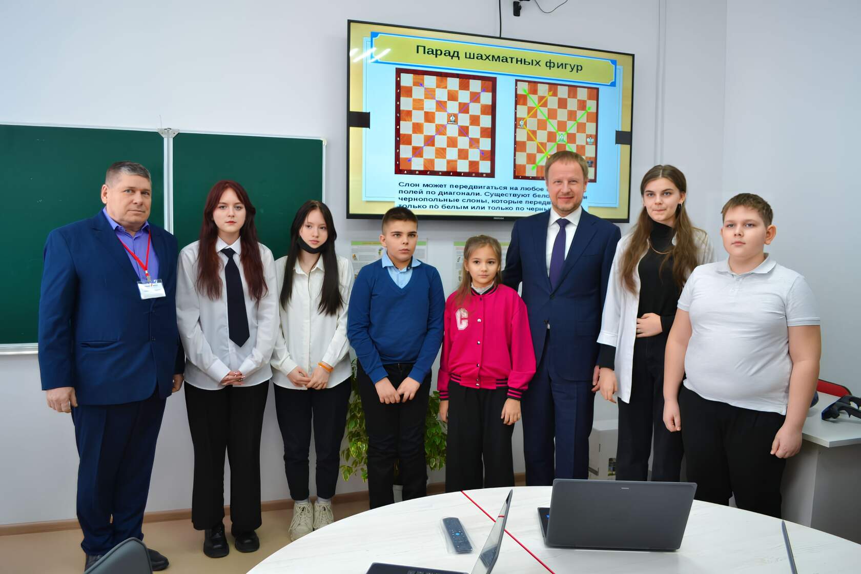 Губернатор Алтайского края посетил открытое занятие по шахматам в Центре Точка Роста в рамках рабочего визита в Ключевский район.