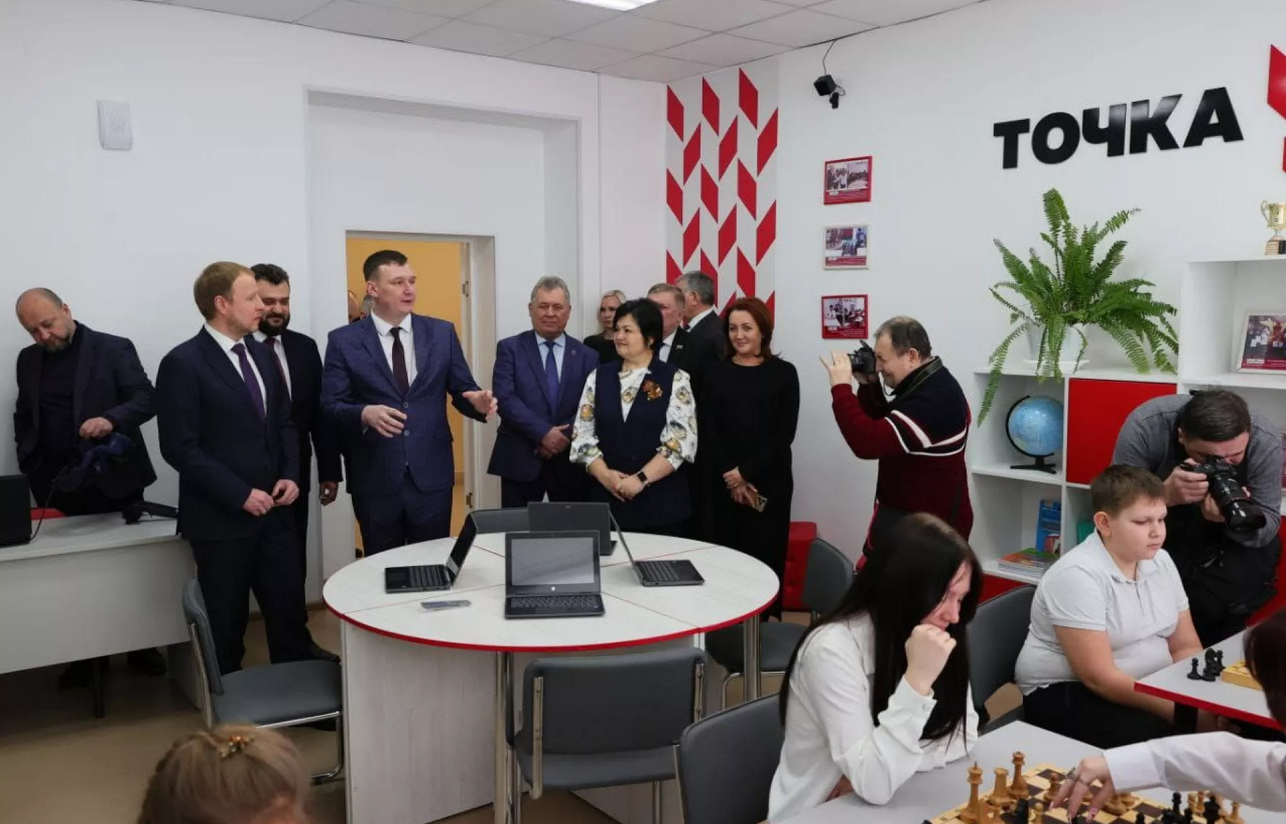 В рамках рабочего визита в Ключевский район Губернатор Алтайского края В.П. Томенко посетил нашу школу.